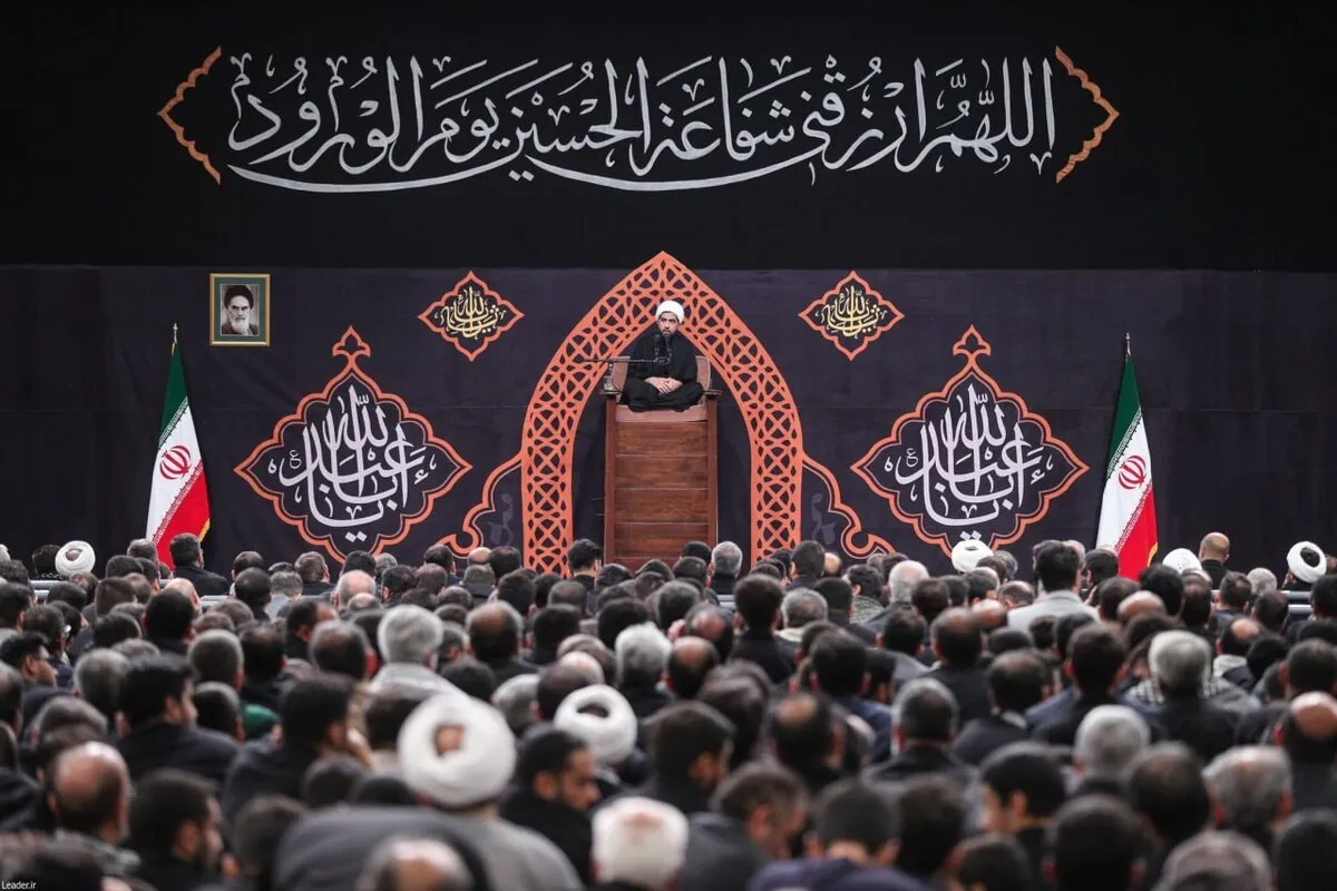 مراسم عزاداری شب هشتم محرم در حسینیه امام خمینی (ره) برگزار شد (۱۲تیر۱۴۰۴)