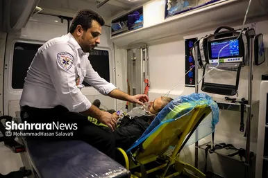 مهار حریق انبار کاغذ دیواری در مشهد