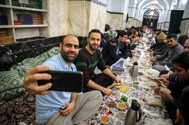 آیین معنوی اعتکاف در حرم امام رضا (ع)
