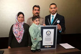 ویدئو| تاج&zwnj;گذاری افشین قادرزاده به عنوان کوتاه&zwnj;قدترین مرد جهان + بیوگرافی