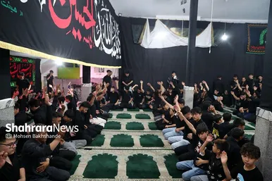 عکس‌هایی از مراسم علم کشیِ مهاجران افغانستانی در گلشهر مشهد