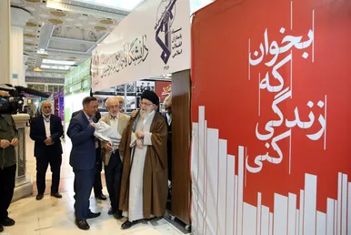 تصاویری از بازدید رهبر معظم انقلاب از نمایشگاه کتاب تهران (۲۴ اردیبهشت ۱۴۰۳)