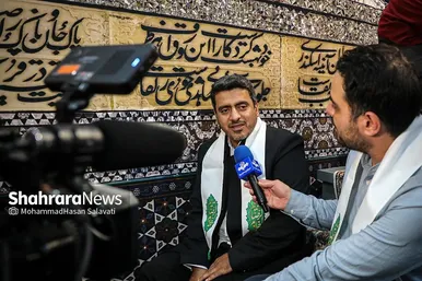 عرض ارادت قهرمانان ورزش ایران در حرم مطهر رضوی