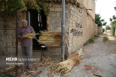 گزارش تصویری | جاروبافی در روستای ملاحسن