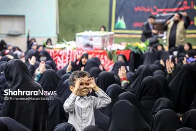 تشییع پیکر بانوی شهیده فاطمه دهقان از شهدای حادثه تروریستی کرمان