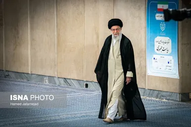 عکس‌هایی از حضور رهبر معظم انقلاب در شعبه اخذ رأی چهاردهمین انتخابات ریاست‌جمهوری