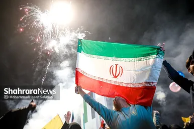 گزارش تصویری | شادی مردم مشهد از حمله موشکی ایران به رژیم صهیونیستی در میدان فلسطین