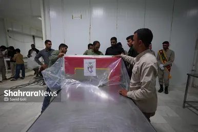 گزارش تصویری | تصاویر اختصاصی شهرآرانیوز از آماده سازی پیکرهای تازه شناسایی شده شهدای دانش آموز میناب پیش از مراسم تشییع و تدفین