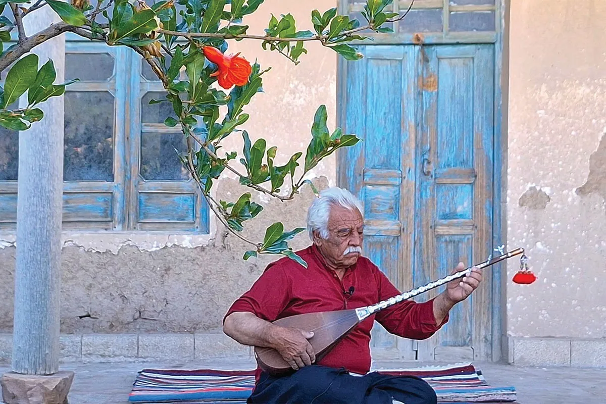 هنوز ستاره‌ها در آسمان بودند