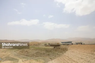 لب‌های خشکِ سدِ دوستی