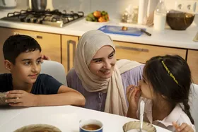 راهکارهایی ساده برای پرورش کودک شاد و مسئول در روزهای سخت اقتصادی