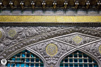 تعویض پرچم گنبد و پوش ضریح مطهر حرم رضوی همزمان با سوم ربیع الاول