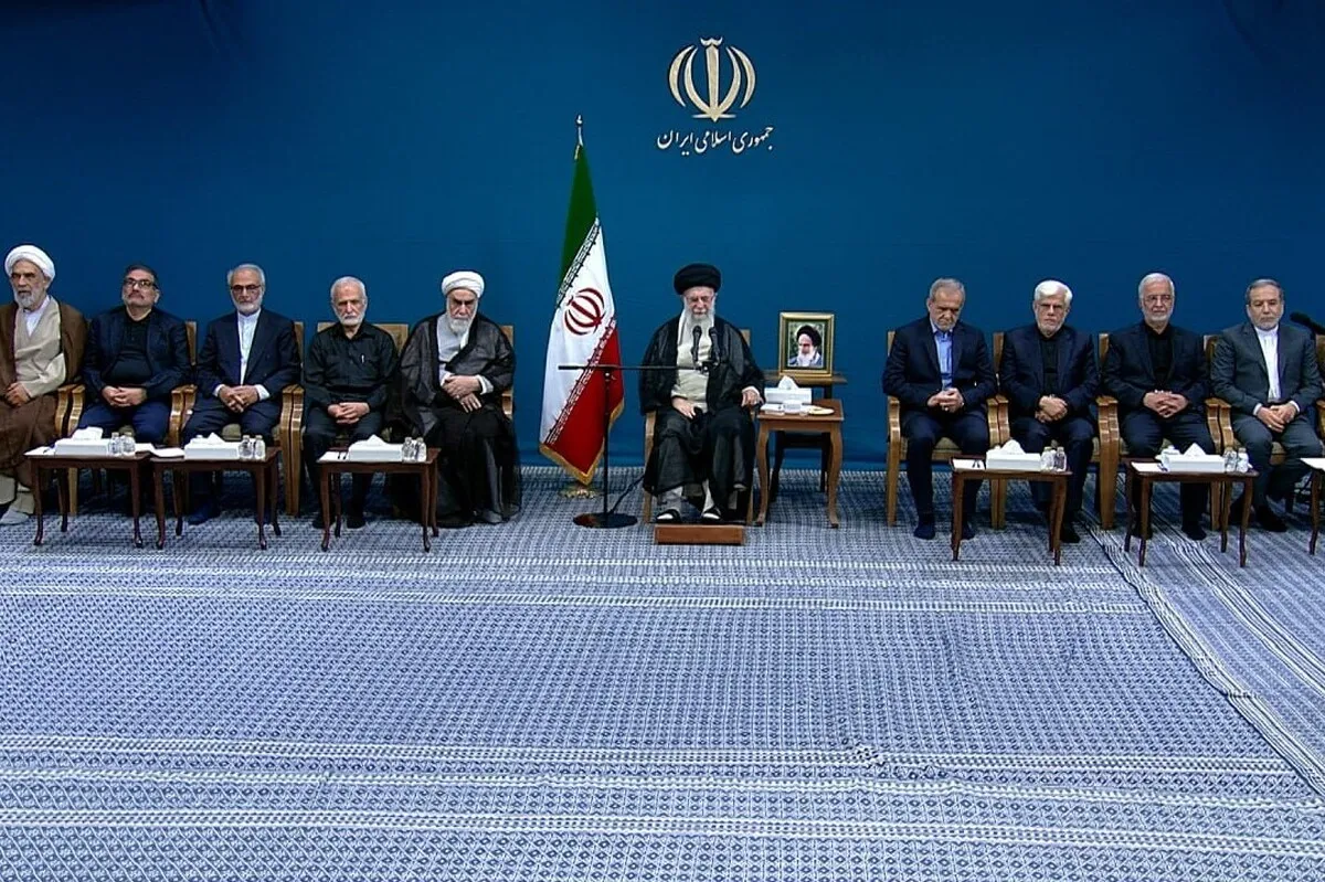 دیدار رئیس جمهور و اعضای هیئت دولت چهاردهم با رهبر معظم انقلاب | آیت‌الله خامنه‌ای: رئیس‌جمهور برای انتخاب وزیران با من مشورت کردند|حتماً به میان مردم و به سفر‌های استانی بروید+ فیلم و عکس