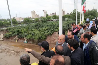 حضور وزیر کشور در مناطق سیل زده مشهد 