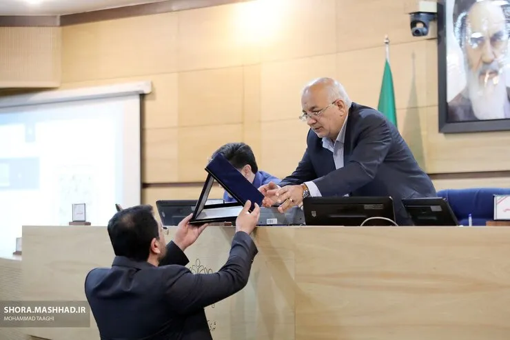 شهردار مشهد برنامه میان مدت ششم شهر مشهد را به شورای اسلامی شهر تقدیم کرد