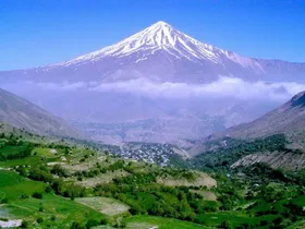 دو پلاک کوه دماوند همچنان وقف است