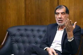 عضو مجمع تشخیص مصلحت نظام: دفاع در میدان، لباس عزت و مصلحت در دیپلماسی پوشیده است