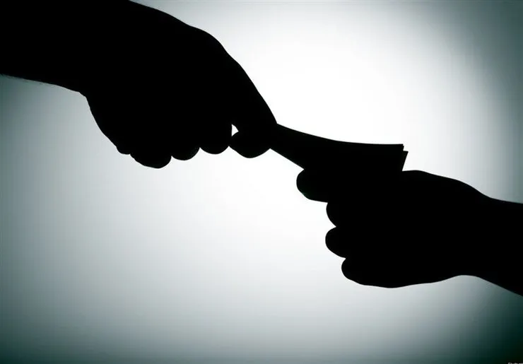 اقدام جالب راننده جوان بنز لاکچری با مامور کلانتری