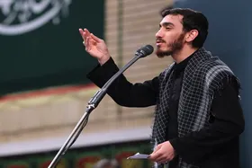 ویدئو| مداحی مهدی رسولی در منزل شهید سلامی