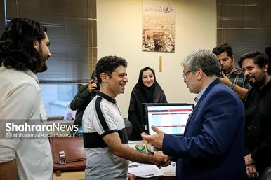 حضور شهردار مشهد در موسسه شهرآرا به مناسبت روز خبرنگار