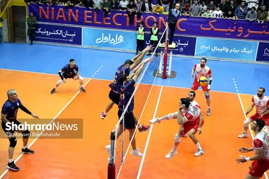 مسابقه تیم‌های نیان الکترونیک و شهرداری ارومیه در لیگ برتر والیبال