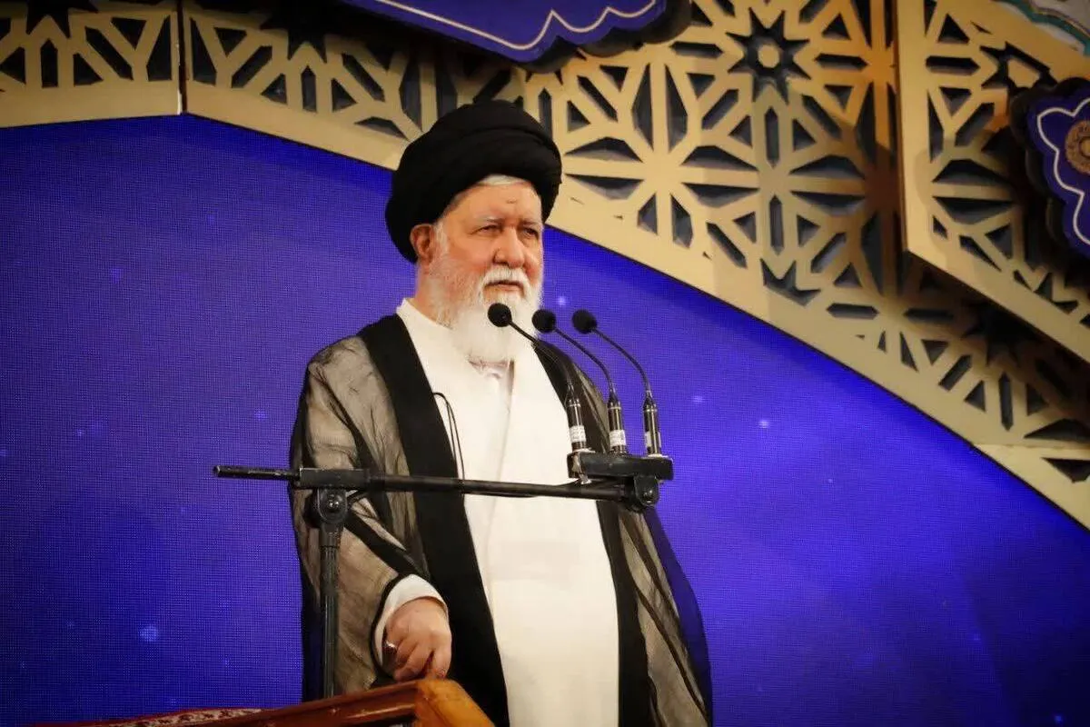 آیت‌الله علم‌الهدی: مکانیزم ماشه، عملیات روانی دشمن برای غفلت از جبهه اقتصادی و فرهنگی است