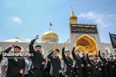 گزارش تصویری | عزاداری زائران رضوی در سوگ رحلت پیامبر اکرم (ص) و شهادت امام حسن مجتبی (ع) در حرم رضوی