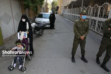 تجمع دانش‌آموزان مشهدی مقابل کنسولگری افغانستان در مشهد