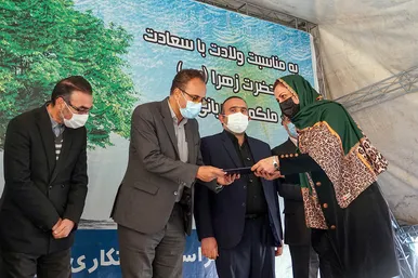 مراسم کاشت نهال توسط بانوان شهر
