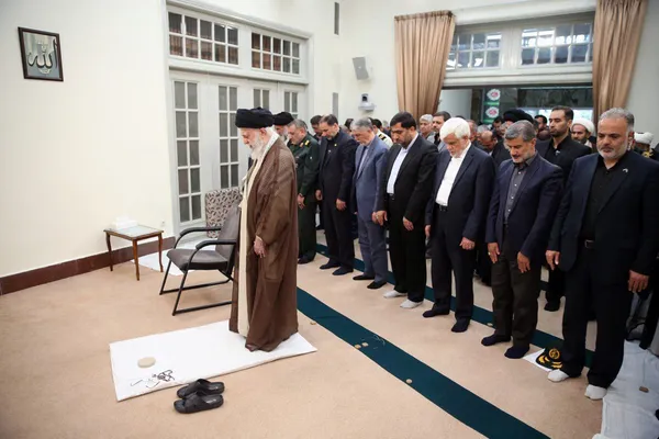 رهبر معظم انقلاب در دیدار دست‌اندرکاران کنگره شهدای کهگیلویه‌وبویراحمد: هدف دشمن از جنگ روانی در عرصه نظامی ایجاد ترس و عقب‌نشینی است + فیلم و عکس