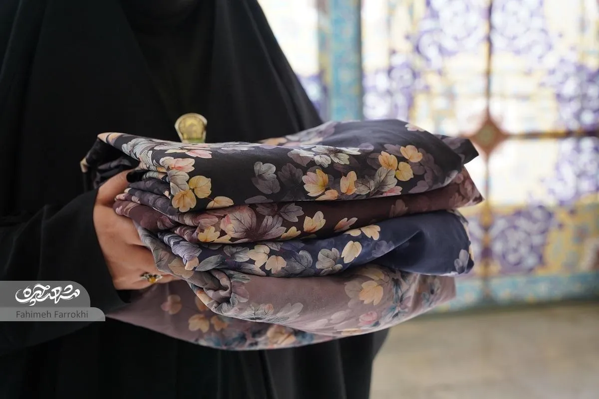 فعالیت ۲۰ دفتر امانت چادر ویژه زائران خواهر در مبادی ورودی حرم امام‌رضا(ع)
