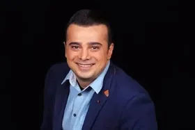 سبزی پاک کردن &laquo;سپند امیرسلیمانی&raquo; در ترافیک + عکس
