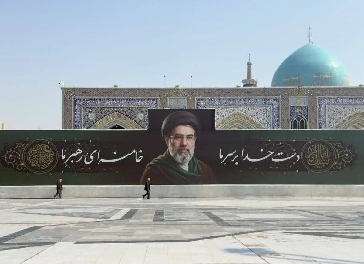 اکران دیوارنگاره ۱۵۰ متری بیعت باسومین رهبر انقلاب در صحن پیامبر اعظم (ص)