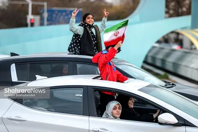 شادی مردم مشهد بعد از برد تیم ملی ایران ۲