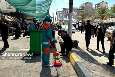 عکس | خدمت رسانی پاکبانان مشهدی به زائران اربعین در نجف اشرف