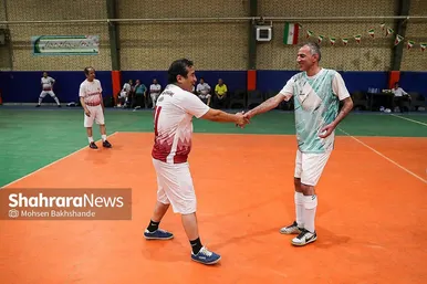 گزارش تصویری | بازی خیرخواهانه یاران خداداد عزیزی به مناسبت عید غدیر در کانون اصلاح و تربیت مشهد