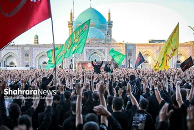 تصاویری از آئین چهارپایه خوانی عصر شهادت امام رضا (ع) در حرم مطهر رضوی