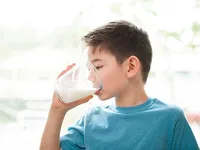 کدام شیر برای کودکان بهتر است؟ | شیر کم چرب یا پرچرب؟