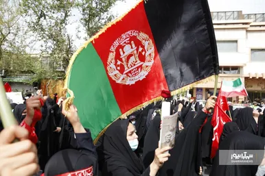 حضور پر تعداد مهاجران افغانستانی در مراسم تشییع پیکر شهید حجت‌الاسلام اصلانی