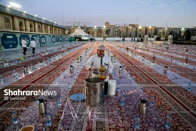 ضیافت افطاری زائران حرم مطهر رضوی
