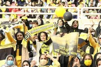 حضور هواداران خانم در دیدار سپاهان - الهلال