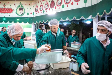 عرض ارادت قهرمانان ورزش ایران در بارگاه منور رضوی