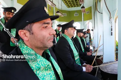 مراسم تعویض پرچم گنبد و پوش ضریح حرم مطهر ثامن الحجج (ع)