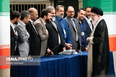 عکس‌هایی از حضور رهبر معظم انقلاب در شعبه اخذ رأی چهاردهمین انتخابات ریاست‌جمهوری