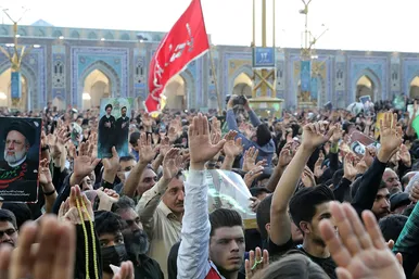 استقبال از پیکر شهدای خدمت در حرم رضوی