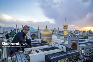 گزارش تصویری | آئین اذن عزای حسینی و تعویض پرچم گنبد حرم مطهر رضوی همزمان با آغاز ماه محرم