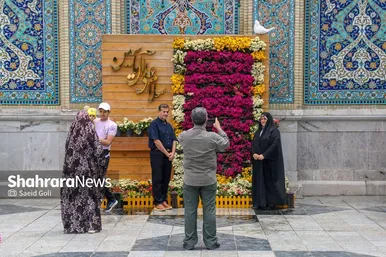 عکس‌هایی از گل آرایی حرم مطهر رضوی در دهه کرامت