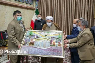 اهدای مدال‌های حسین رضازاده به موزه آستان قدس رضوی