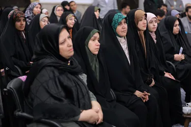 دیدار جمعی از شاعران و اهالی فرهنگ و ادب فارسی با رهبر انقلاب