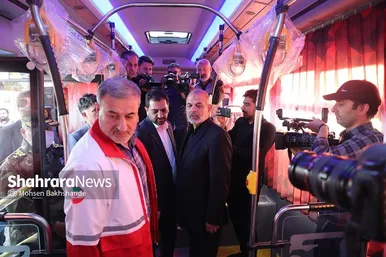 آیین رونمایی از ۳۰ دستگاه میدل باس